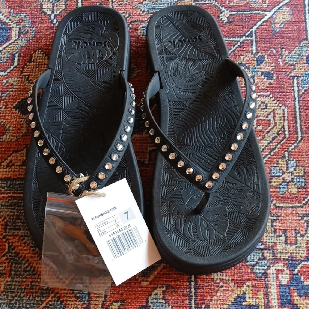 Sanuk Black Studded Sandals